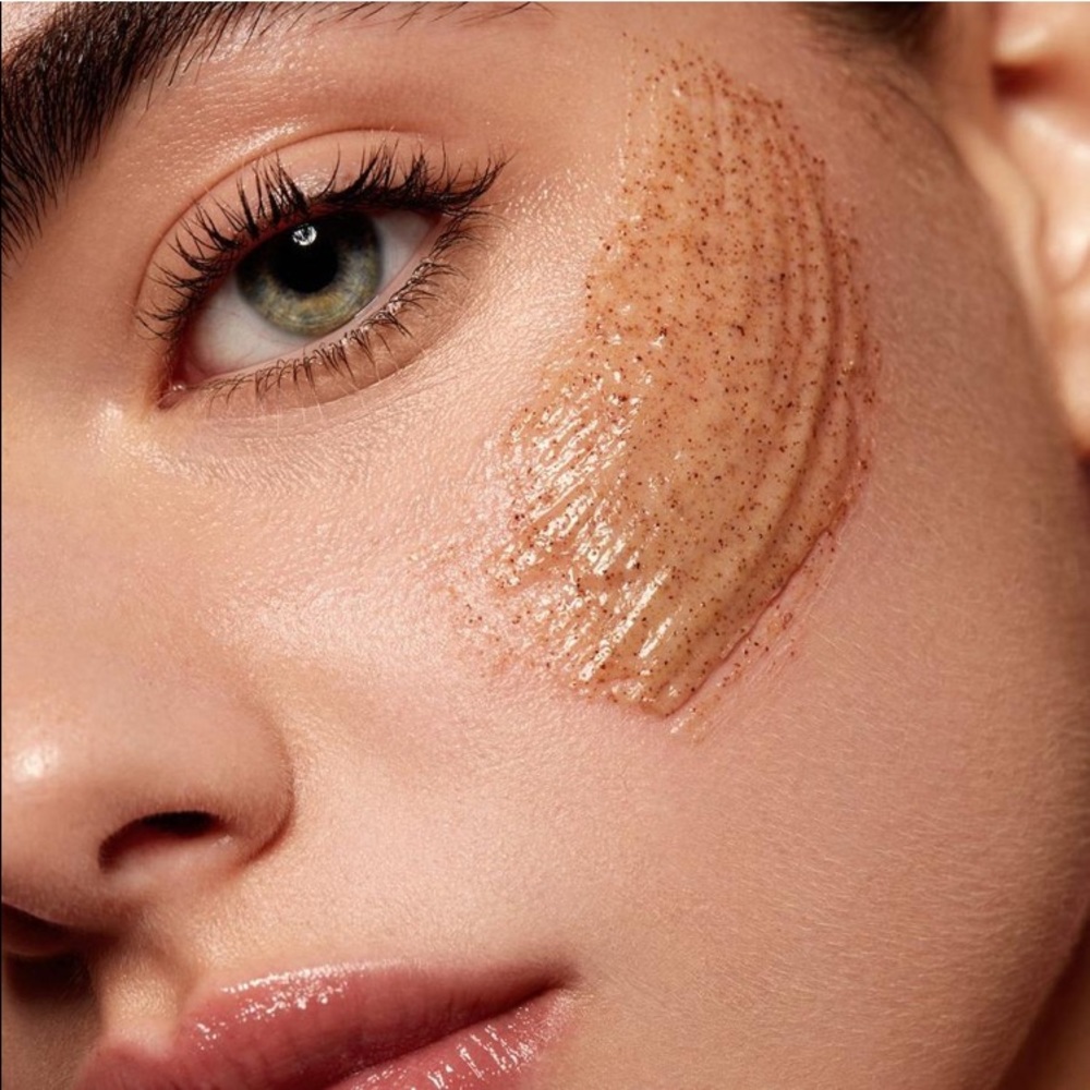 Kylie skin walnut face scrub